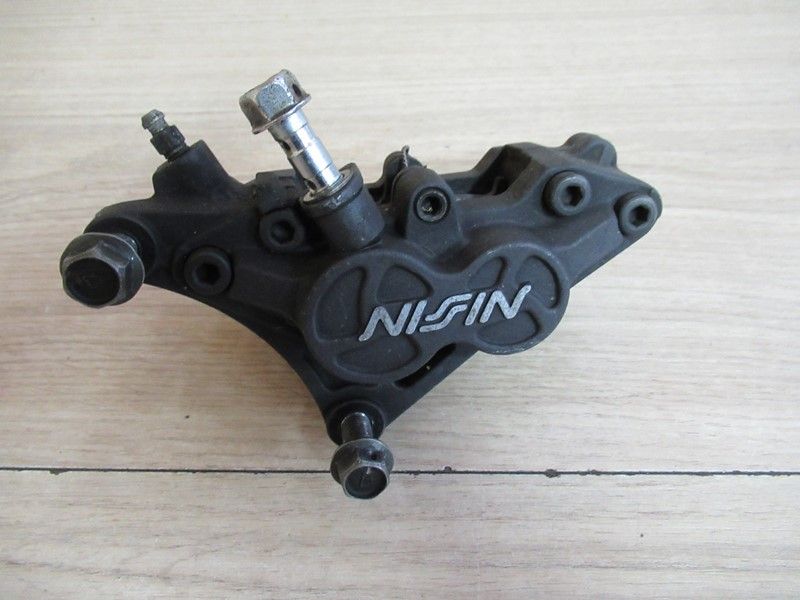 Étrier de frein avant gauche Suzuki GSXR 750 1990-1995, GSXR 1100 1989-1992