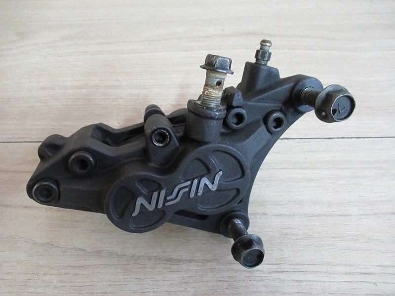 Étrier de frein avant droit Suzuki GSXR 750 1990-1995, GSXR 1100 1989-1992