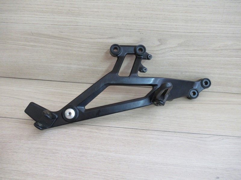 Platine repose-pied droite Ducati 695 Monster 2006-2008 (82410241A)