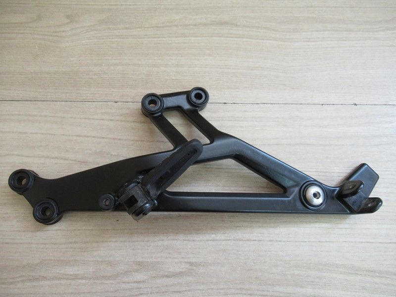 Platine repose-pied gauche Ducati 695 Monster 2006-2008 (82410231A)