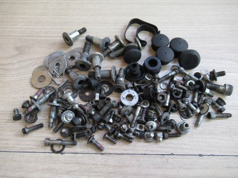 Petit lot de vis Ducati 695 Monster 2006-2008