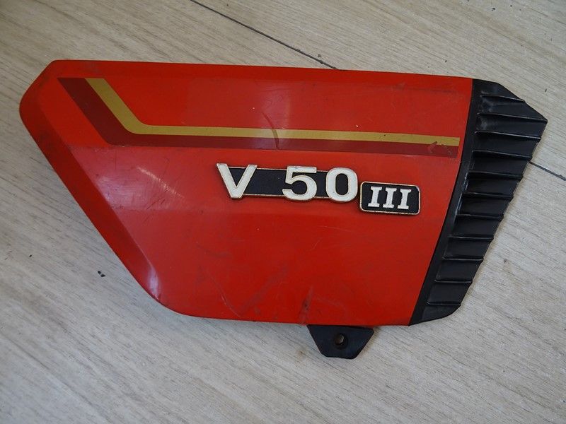 Cache latéral droit Moto Guzzi 
V50 III type PF 1980/1984