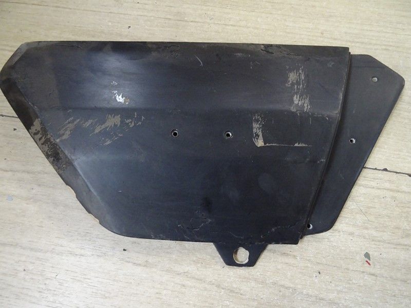 Cache latéral droit adaptable Moto Guzzi 
V50 III type PF 1980/1984