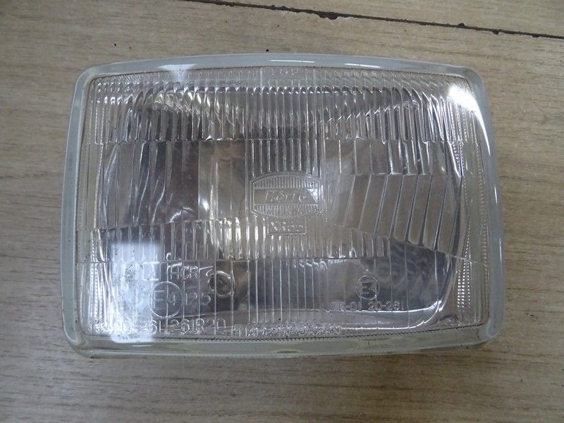 Phare optique avant version SUISSE Suzuki 
1100 GSXR type GU74C 1986/1988