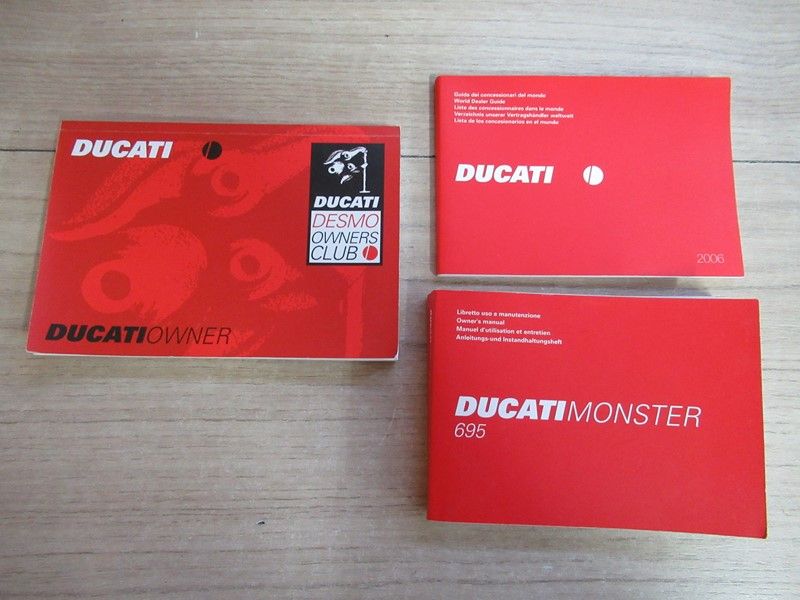 Manuels d'utilisateur,des concessionnaires et du club Desmo Ducati 695 Monster 2006-2008